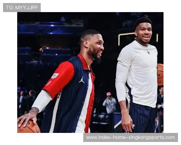 字母哥与母亲同框照片感动千万网友 字母哥与母亲同框照片感动千万网友