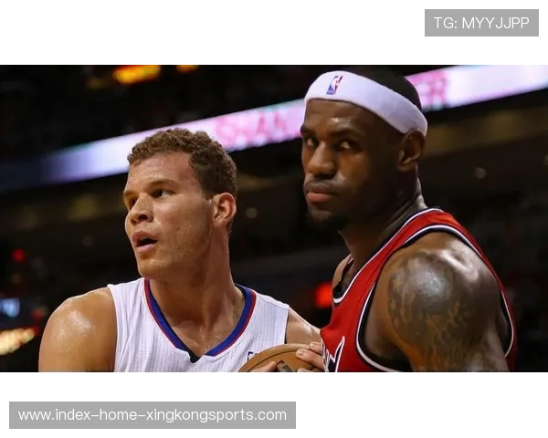 NBA快攻双手暴扣:点燃场上激情的血性瞬间 NBA快攻双手暴扣:点燃场上激情的血性瞬间