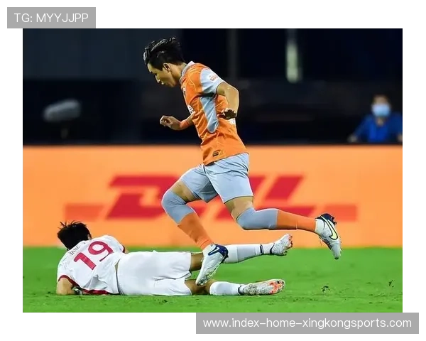 反越位单刀推进冷静收尾赢得三分 反越位单刀推进冷静收尾赢得三分