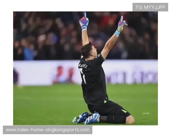 利物浦中场直塞打穿防线获得单刀良机 利物浦中场直塞打穿防线获得单刀良机