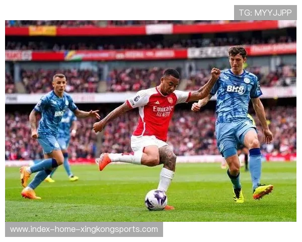 英超纽卡斯尔换位速度极快,对手在回防中不断丢位