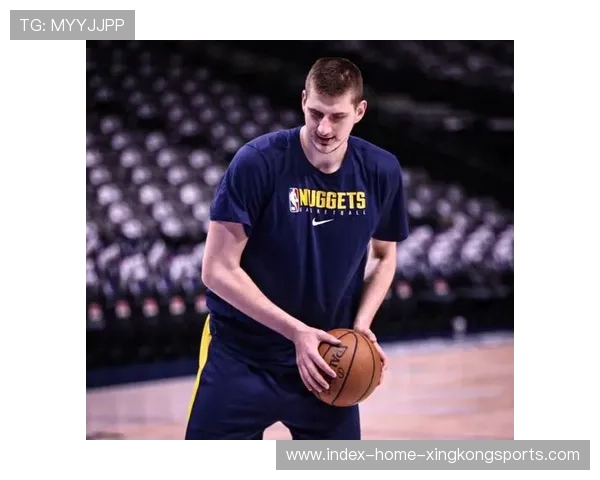 乔治冷静中距离频频命中,洛杉矶关键时刻挺住