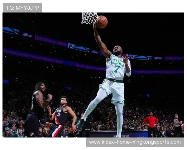 布朗关键抢断砍分,绿军最后时刻完成绝杀